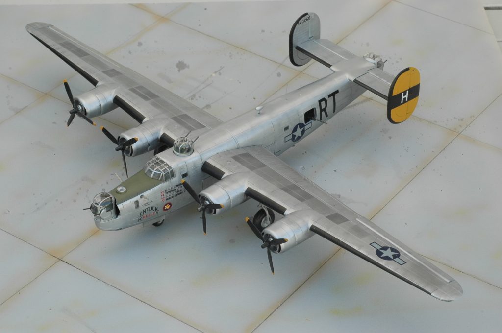 モノグラム1/48 B-24Jリベレーター アメリカ空軍爆撃機 プラモデル完成品 B-24J リベレーター (プラモデル) - ホビーサーチ ミリタリープラモ